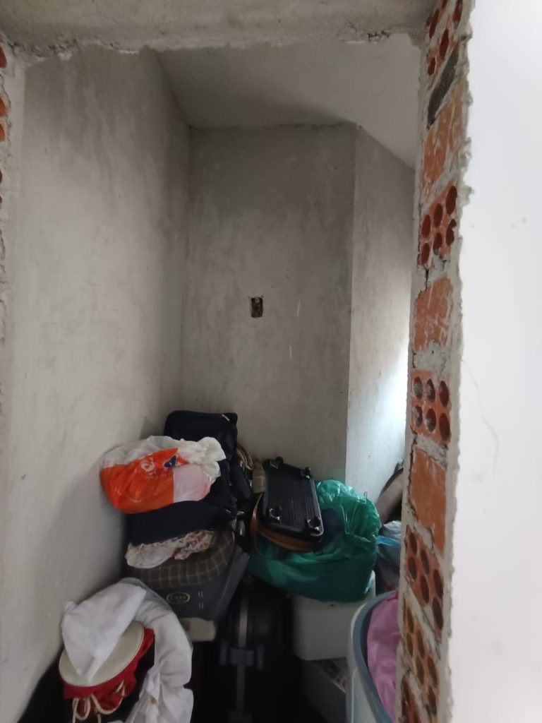 Sobrado grande e localização estratégica (falta acabamento)