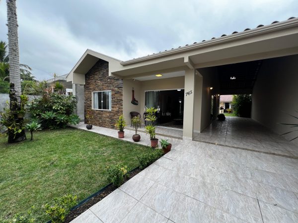 Linda Casa em Betaras