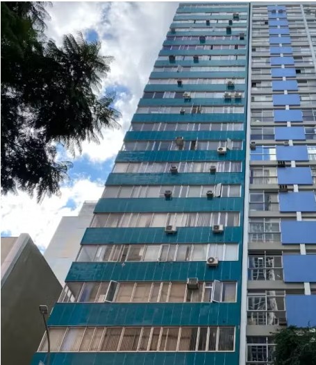 Conjunto comercial no Centro de Curitiba