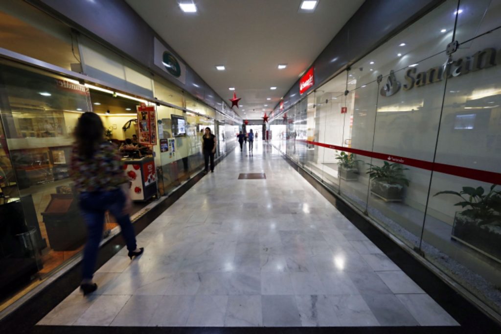 Conjunto comercial no Centro de Curitiba