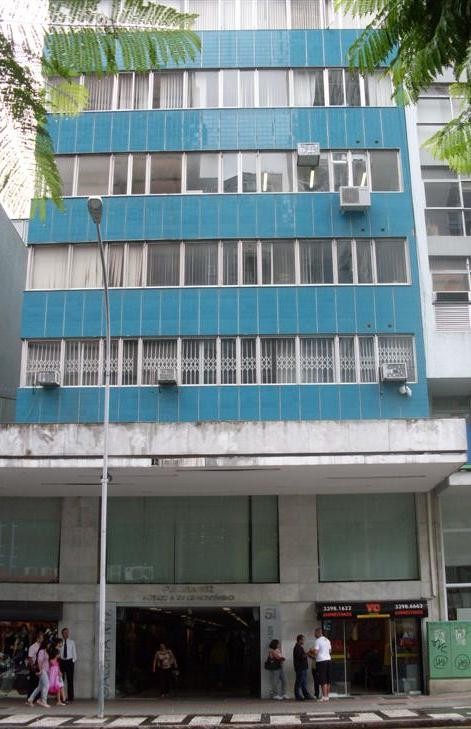 Conjunto comercial no Centro de Curitiba